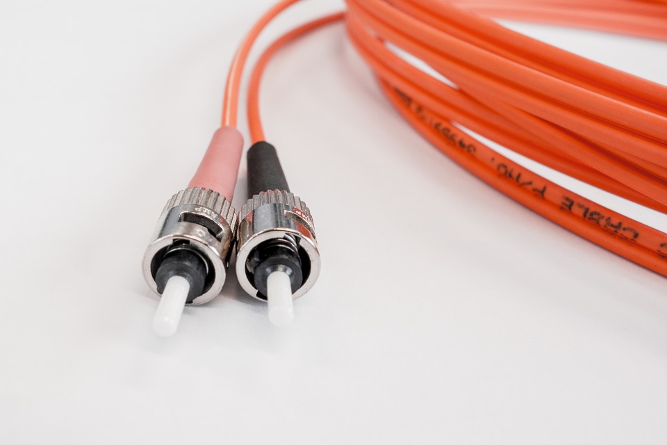 Los caminos de la luz-Técnica de la fibra multimodal optimizada para láser  - Conectores-Redes-Fibra óptica-FTTh-Ethernet